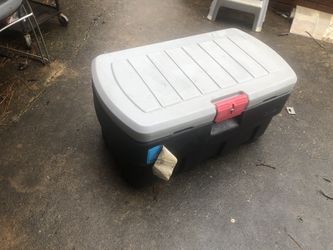 35 gallons Rubbermaid cargo box