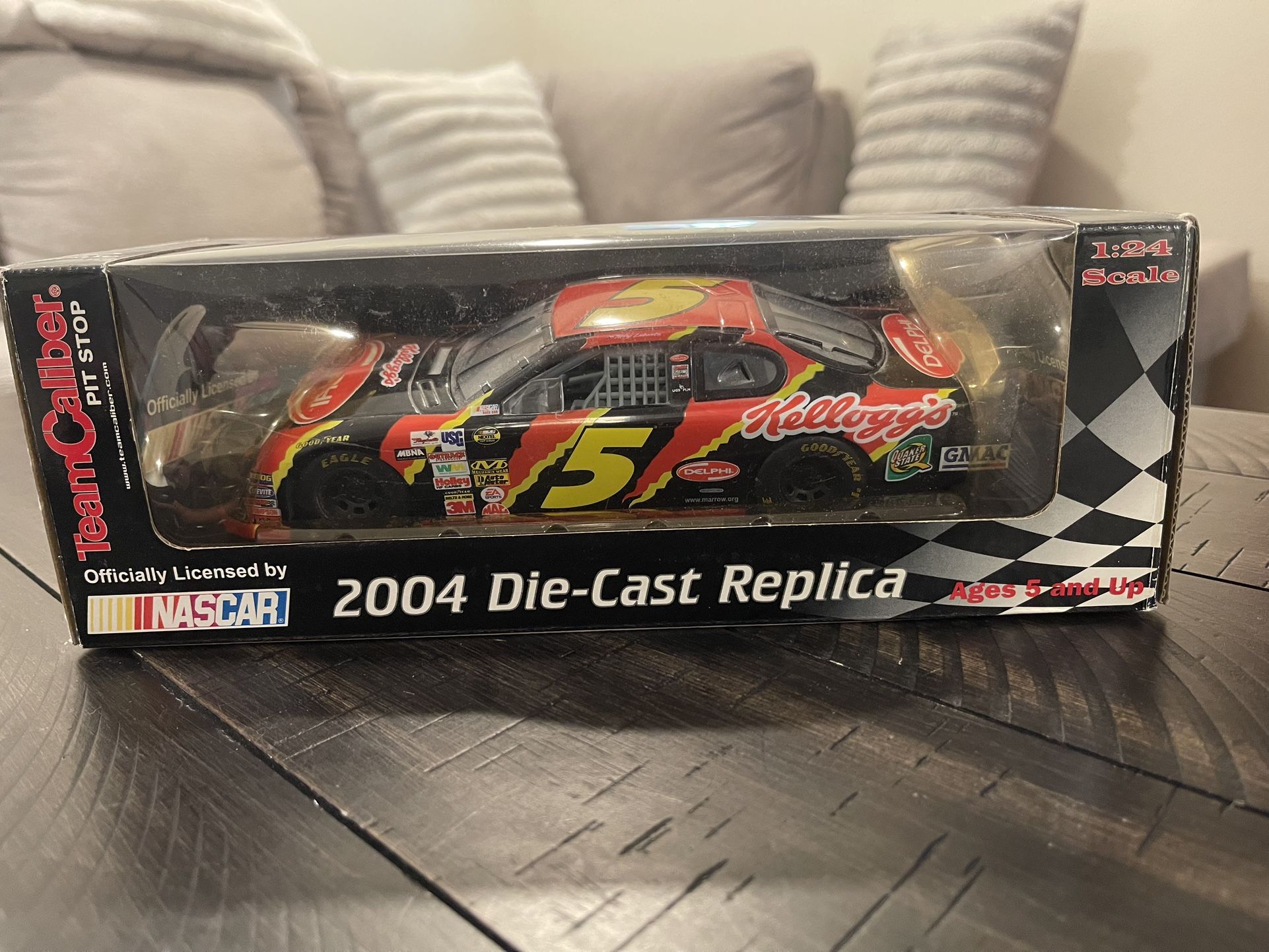 Terry Labonte Diecast NASCAR 2004 Vehicle Year