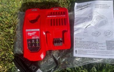 MILWAUKEE  M12 and M18 12-Volt/18-Volt Lithium-lon Multi-Voltage Rapid Battery Charger