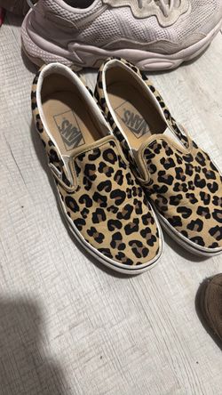 Women’s Cheetah vans size 6.5