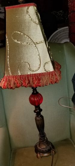 Antique look table lamp