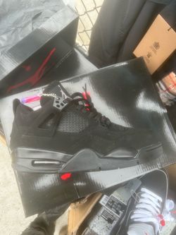 Black cat Jordan 4