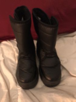 Snow boots size 13 small kids