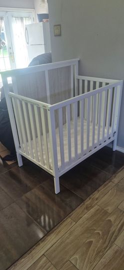 NEW BABY CRIP FULLY ASSEMBLE