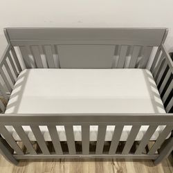 Baby Crib / Toddler Bed