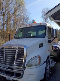Freightliner Semi Truck White