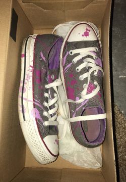 Converse Size 5 men 7 women