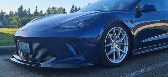 Robot Craftsman Tesla model 3 bumper
