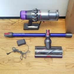NEW cond DYSON  V11 VACUUM  , WITH AMAZING POWER SUCTION. , WORKS EXCELLENT. , IN THE BOX. , 