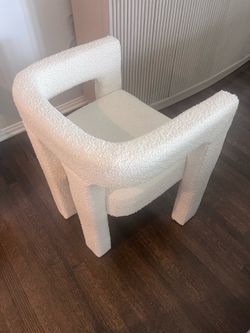 Stature ivory Boucher donning arm chair