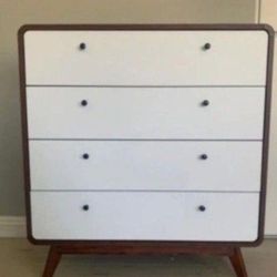 Mid Century Modern Style 4 Drawer Dresser (New In A Box)
