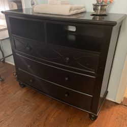 Beautiful Wooden Dresser Bureau