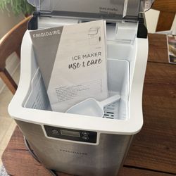 Ice machine  Like new Used  4 Times 