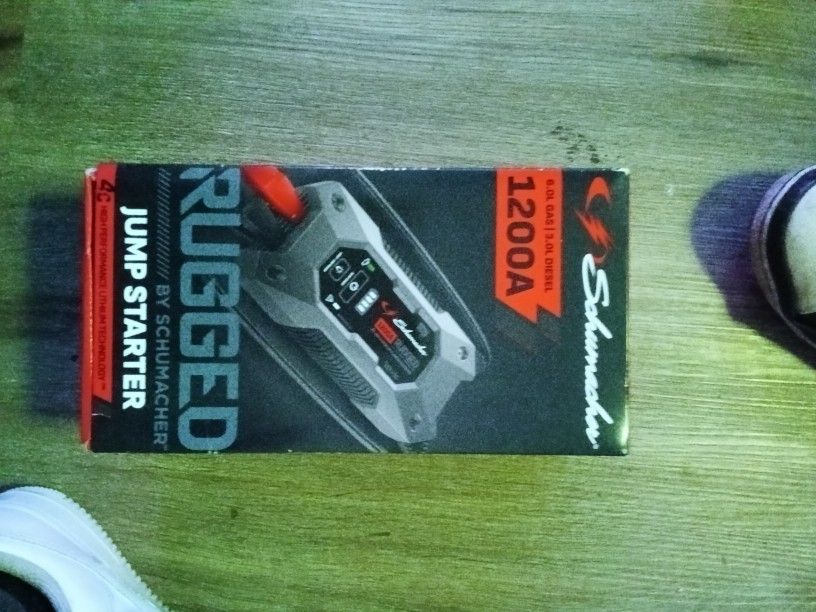 1200A Schumacher Jump Box