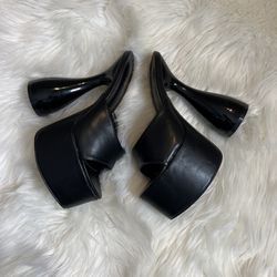 Pretty Little Thing Black Heel 