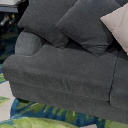✨ Like-New Living Spaces Couch – Left Chaise | Excellent Condition | Must Go! ✨