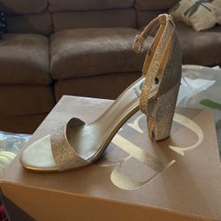 Guess Beautiful Gold Heels 