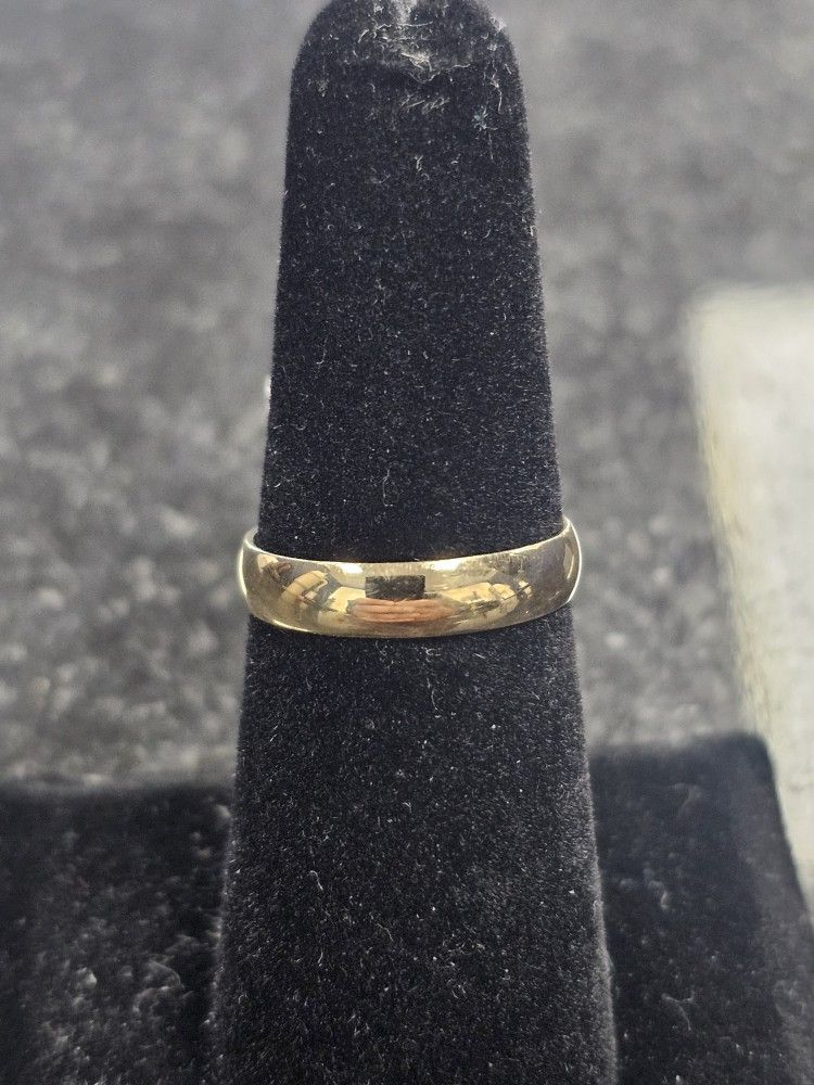 *On Sale* 14kt YG Wedding Band. (C-5) SIZE 6. ASK FOR RYAN. #4(contact info removed)-07