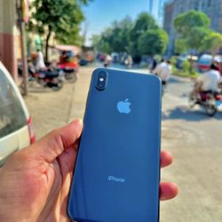 iPhone XS Max Unlocked With Warranty 