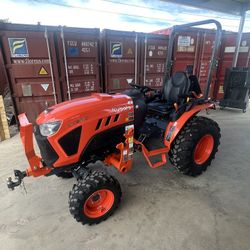 Kubota LX3310HSD Compact Tractor. 