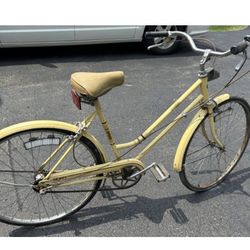 Huffy Saratoga Vintage 1970’s cruiser or racing Bicycle 3-speed 