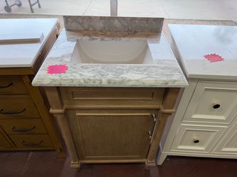 Aberdeen 24 in. Single Sink Freestanding Antique Oak Bath Vanity with Carrara Marble Top