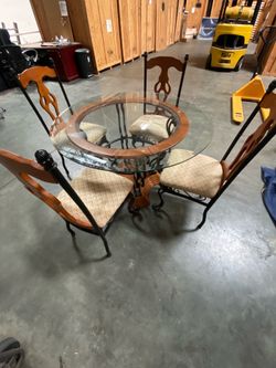 Dining Table/ kitchen Table