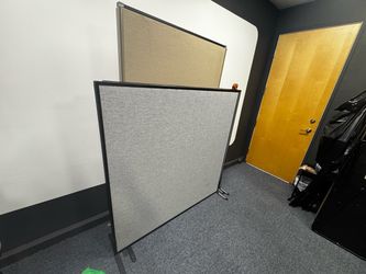 Office Cubicles / Office Walls (4) Available