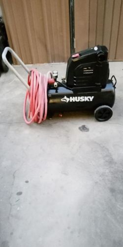 Husky 8 gallon 150 psi electric air compressor in excellent condition like new with 50ft long air hose