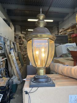 Brass Hanover Lantern tabletop/post-mount lantern light fixture.