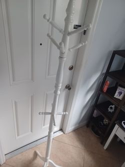 White wood coat/purse rack