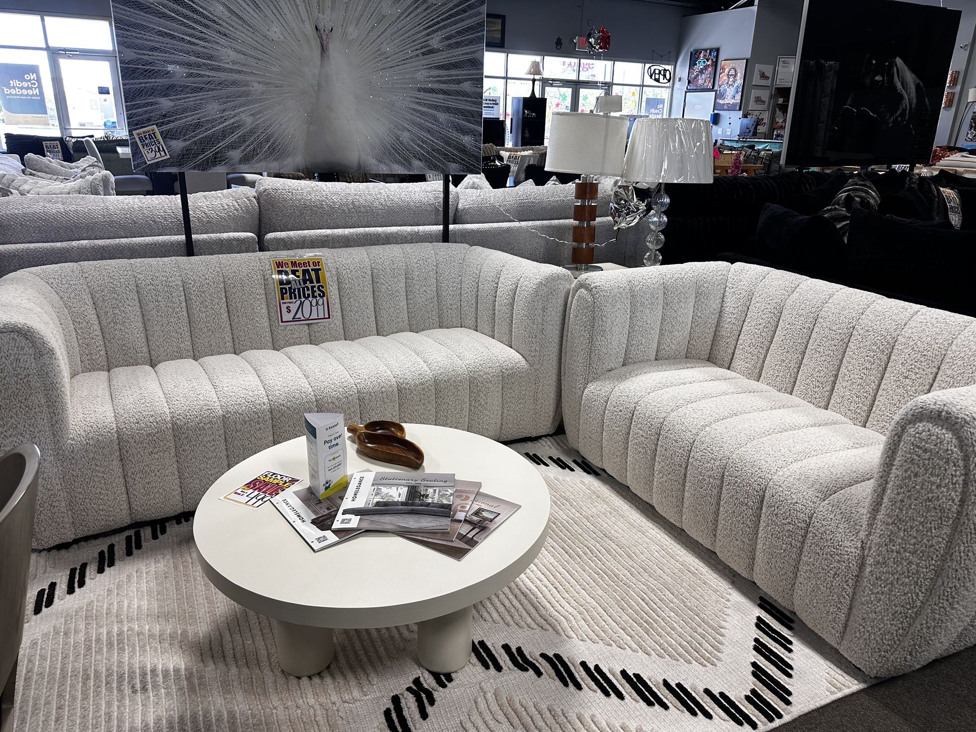 Stunning Modern Set! $1999 🤍⭐️✨