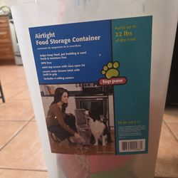 Dog food container