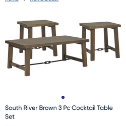 Coffee/End Table & Lamp set