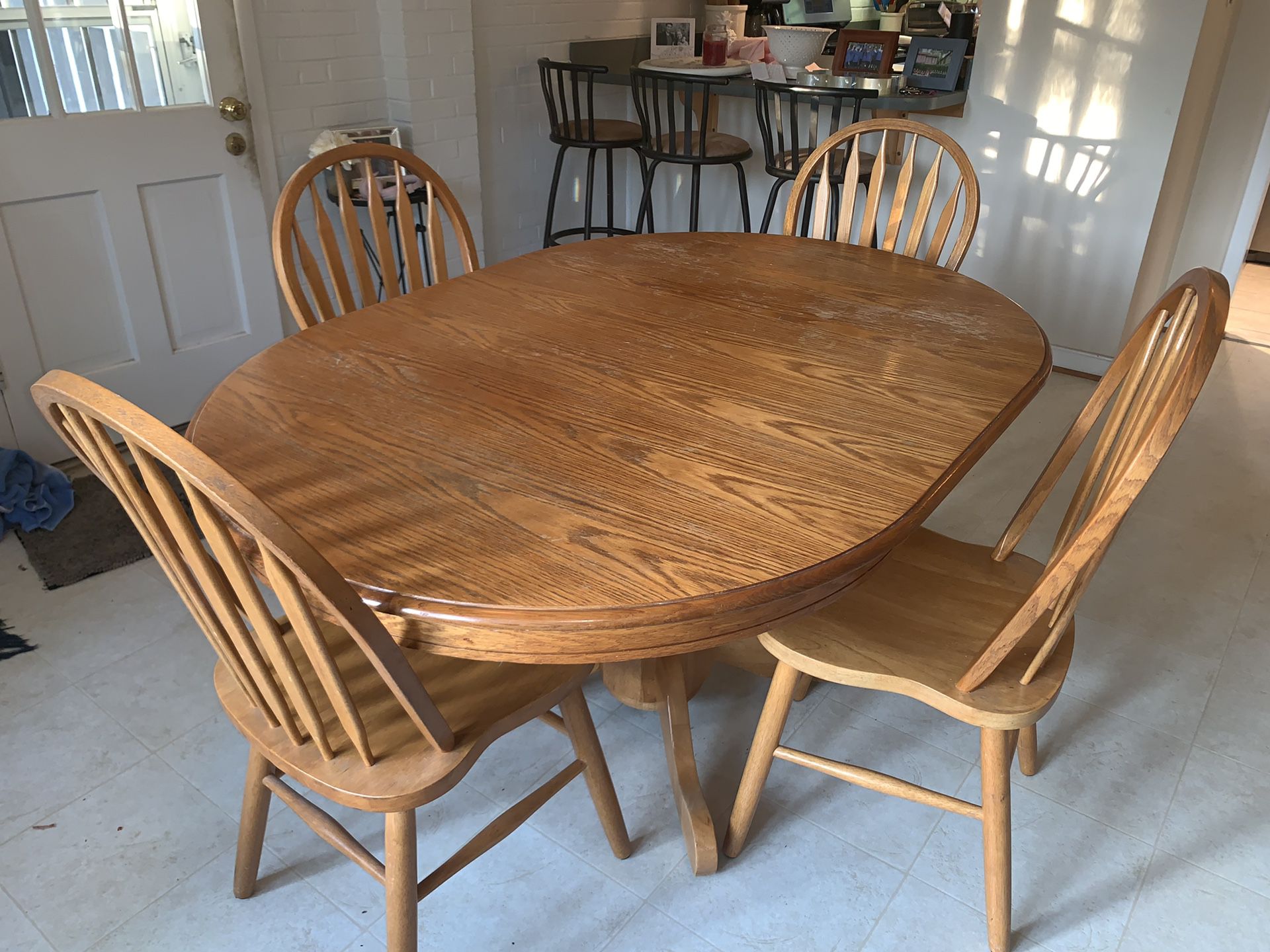 Kitchen Table with center leaf