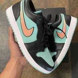 NIKE AIR JORDAN 1 LOW 