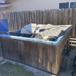 Hot tub, Jacuzzi I don’t know any details Buyer Must pick up