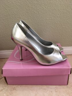 Women’s Silver Heels Shoes sz 8