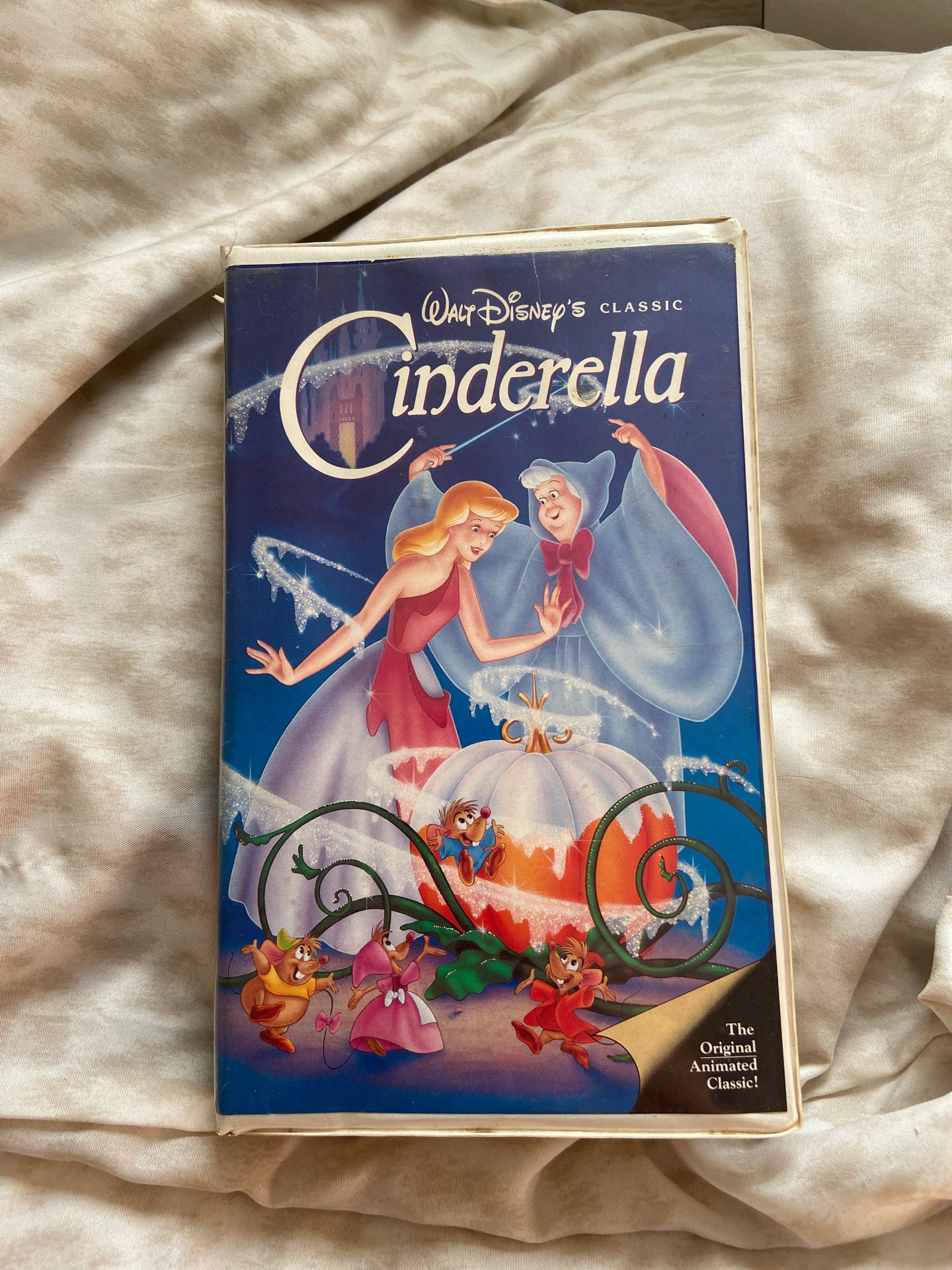 Walt Disney’s Cinderella (black diamond classic)