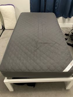 Single bed with mattress