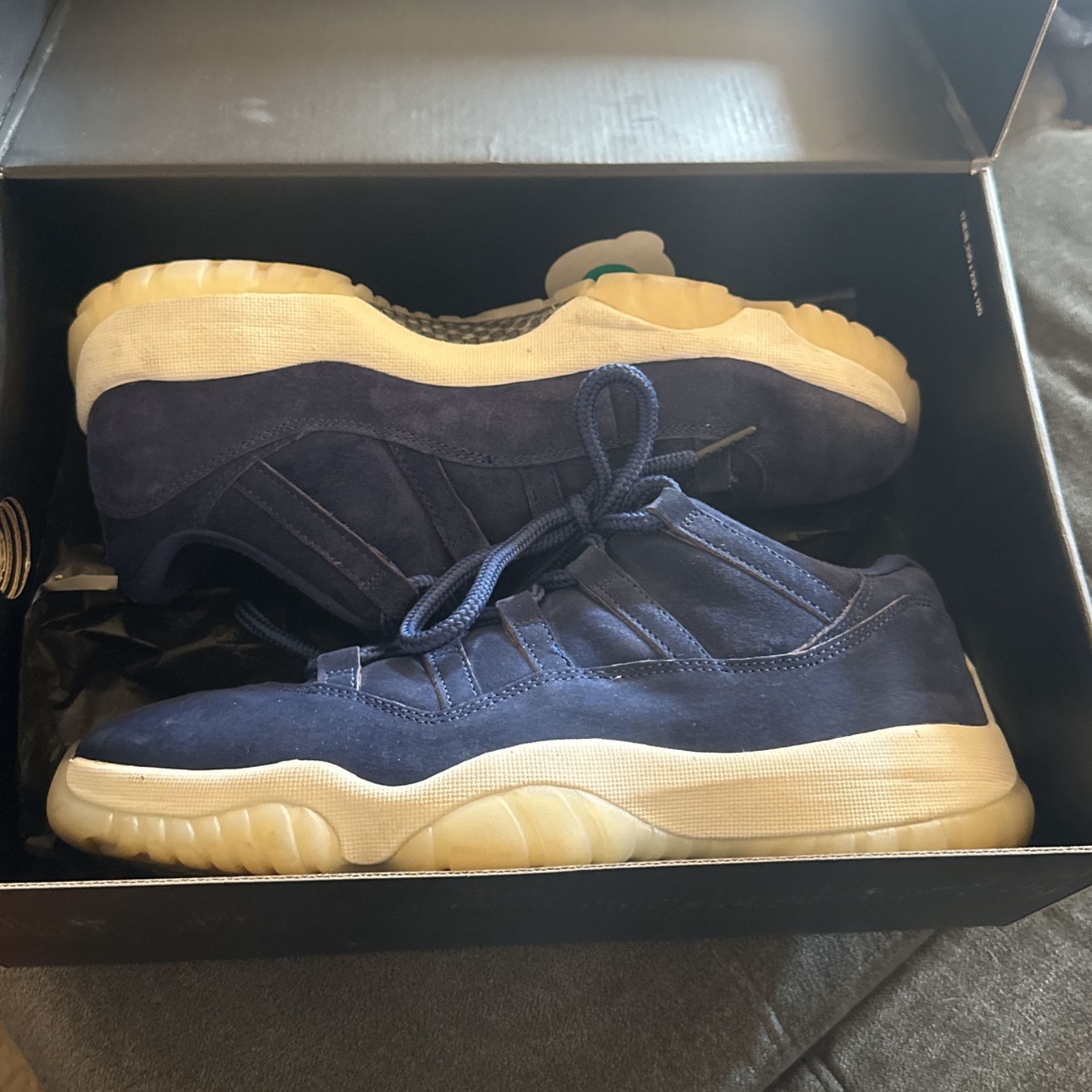 Jordan 11 Retro Low Derek Jeter Re2pect