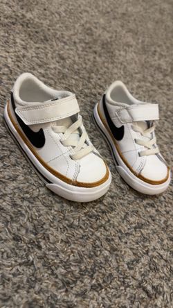 Nike Court Legacy