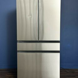 Samsung 23 cu. ft. Bespoke 4-Door French Door Refrigerator with AutoFill Water Pitcher - $50 down