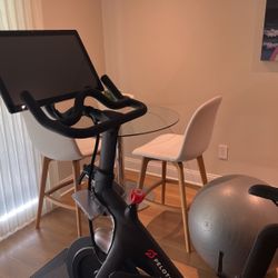 Peloton Brand New Bike For Sale With Size 37 Shoes & mat