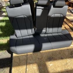 BMW 330i 2026 Rear Seat