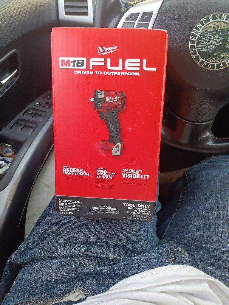 Milwaukee M18 Fuel Model# 2854-20 3/8 "Impacz Wrench