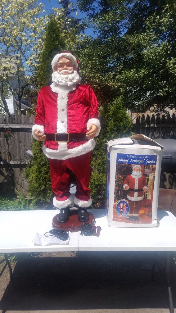 Gemmy 5 Ft Tall Singin Swingin SANTA, Animated Dancing/Singing Christmas Decor.