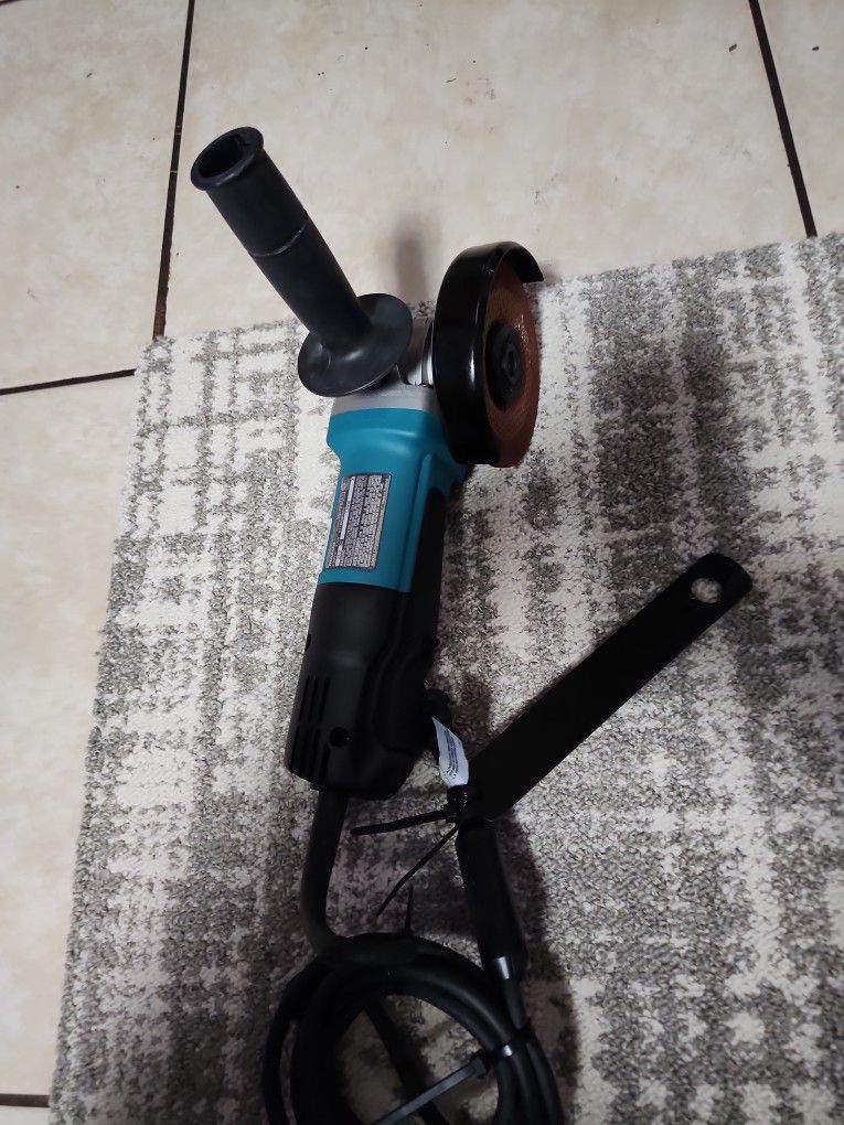 Makita Grinder Use In Perfect Condition 