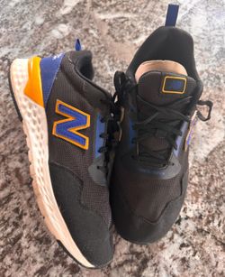 Boy's Shoes Size 5.5