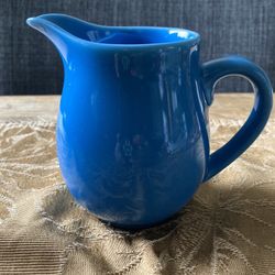 Blue porcelain creamer with handle